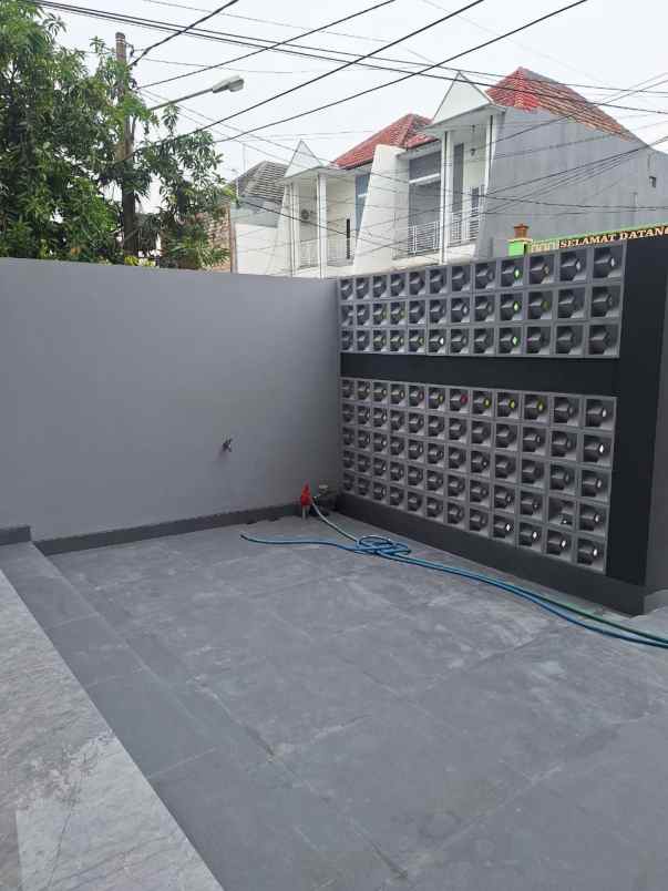 dijual rumah bulevar hijau