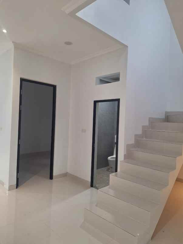 dijual rumah bulevar hijau