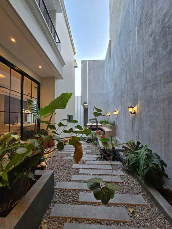 dijual rumah cempaka putih timur