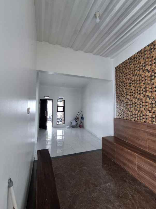 dijual rumah cihanjuang