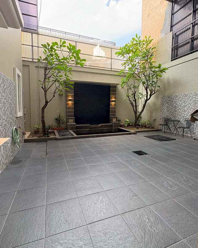 dijual rumah cluster scarlet the