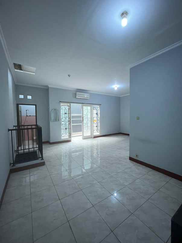 dijual rumah cluster taman sari kota