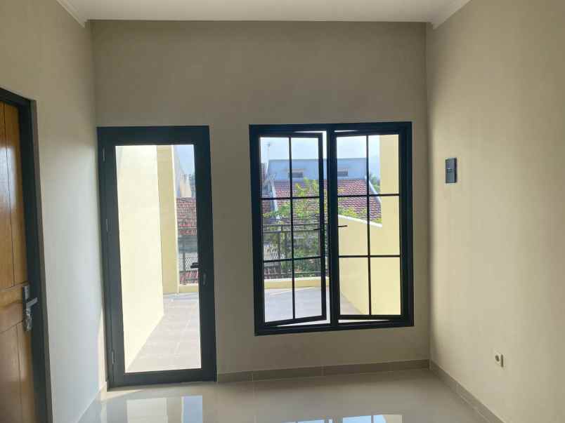 dijual rumah cluster venesia sentul city