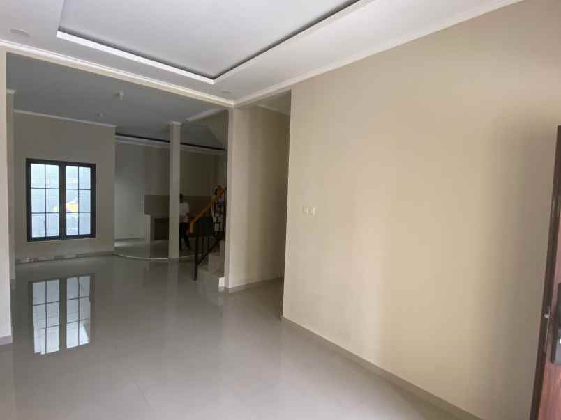 dijual rumah cluster venesia sentul city