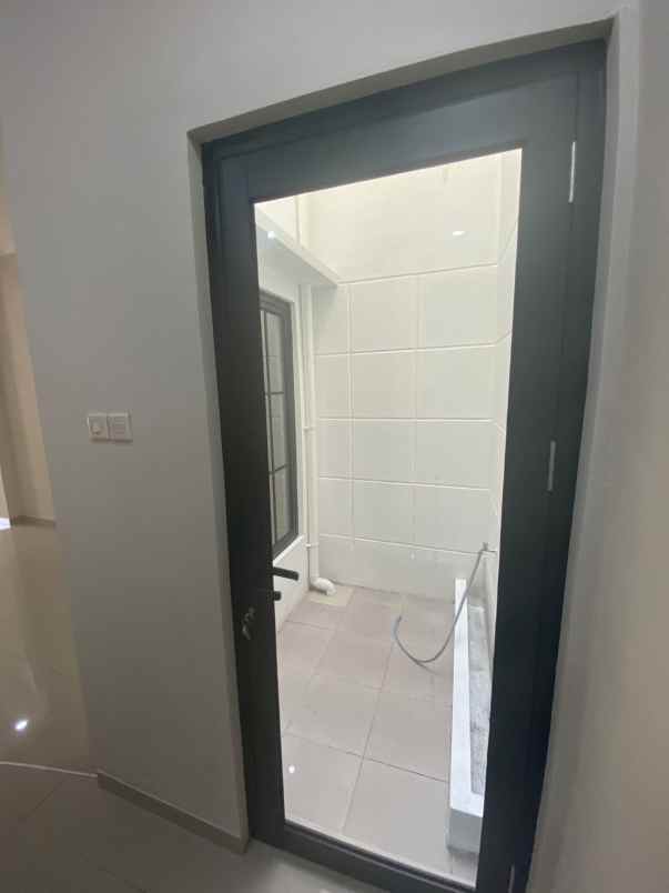 dijual rumah cluster venesia sentul city