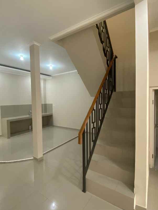 dijual rumah cluster venesia sentul city