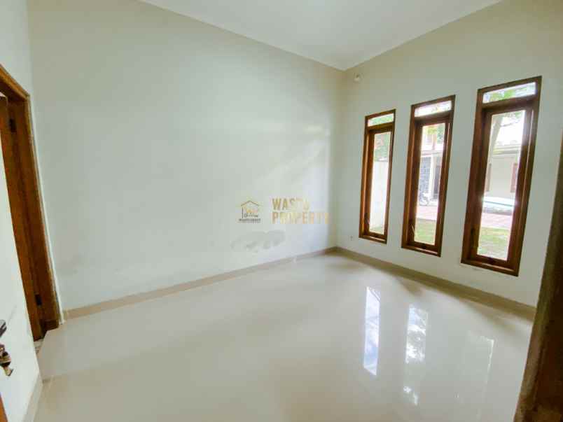 dijual rumah depok sleman