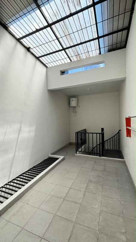 dijual rumah dharmahusada indah timur
