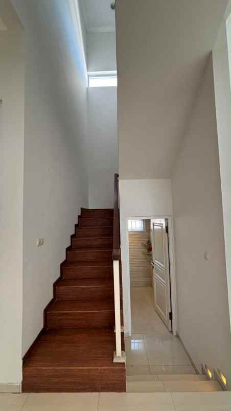 dijual rumah dharmahusada indah timur
