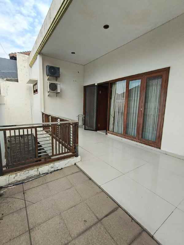 dijual rumah dharmahusada mas