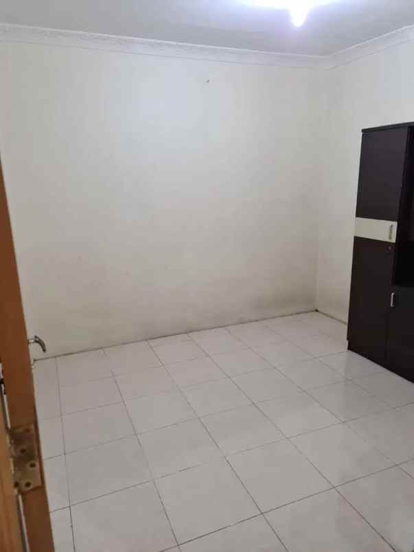 dijual rumah di depok 2 akses jalan raya