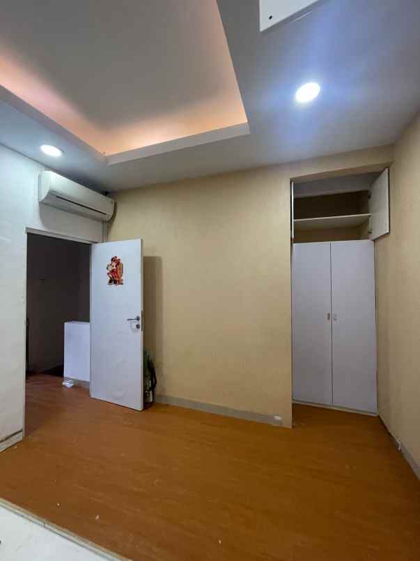 dijual rumah di taman surya 5 cengkareng jakarta barat