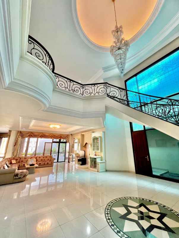 dijual rumah dian istana