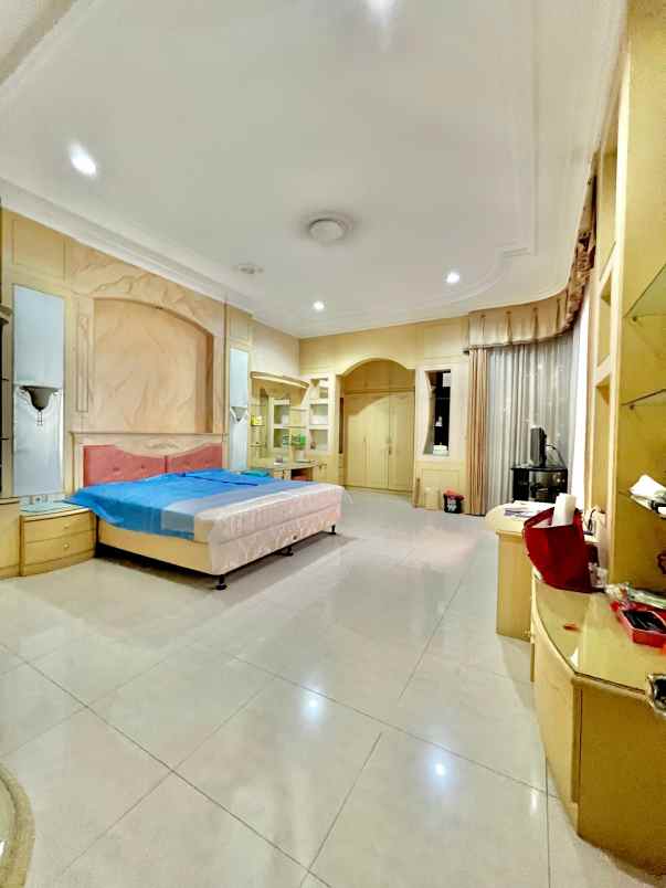 dijual rumah dian istana