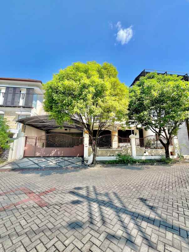 dijual rumah dian istana