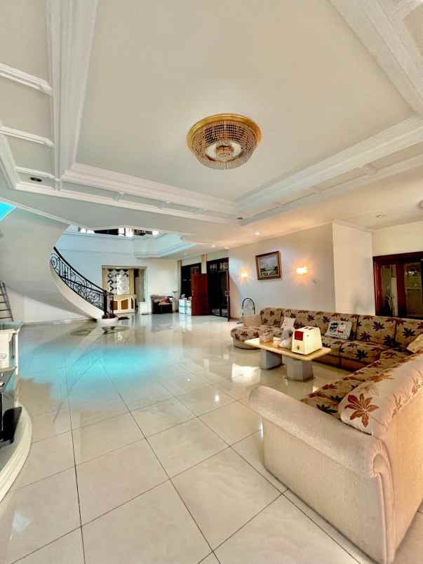 dijual rumah dian istana