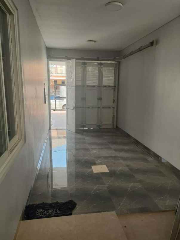 dijual rumah dukuh kupang timur