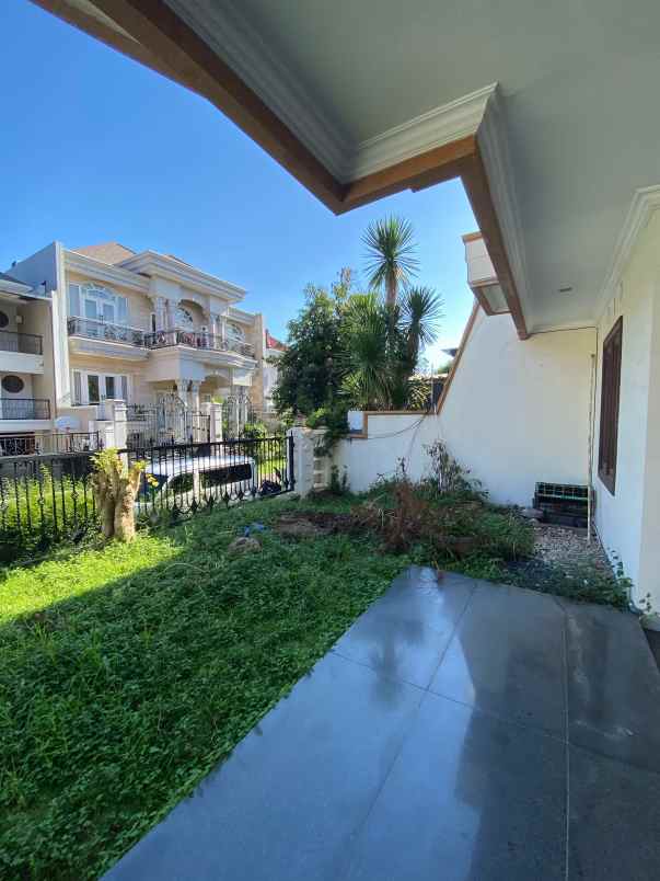 dijual rumah graha family