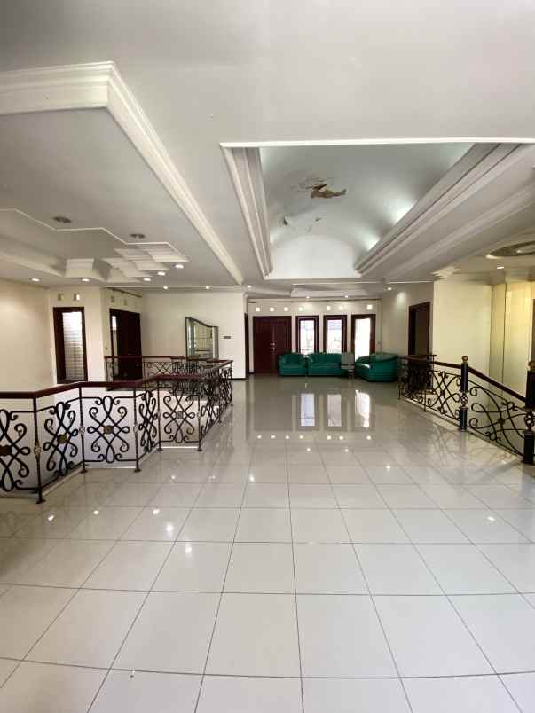 dijual rumah graha family