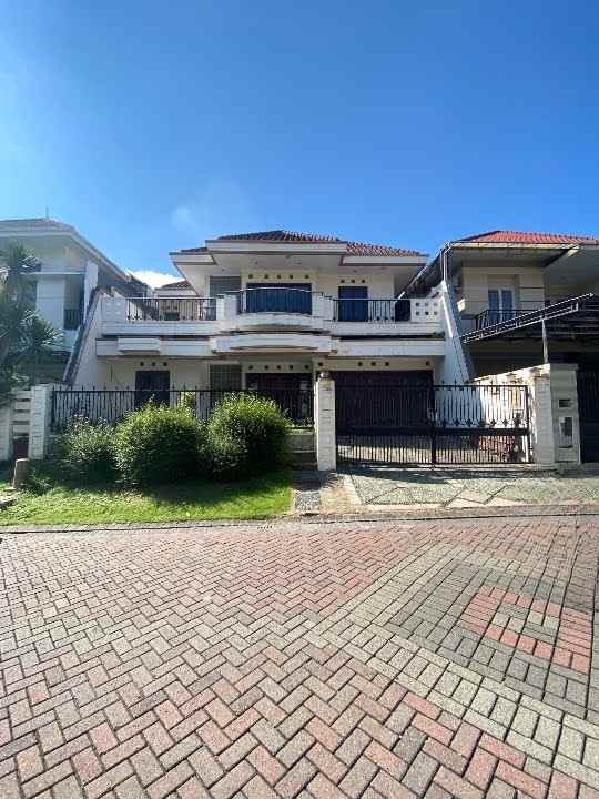 dijual rumah graha family