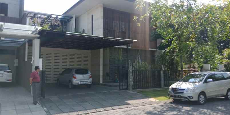 dijual rumah graha natura