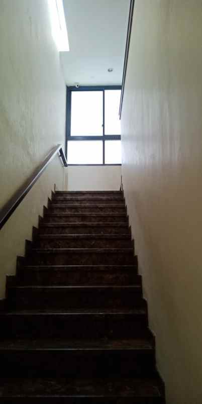 dijual rumah graha natura