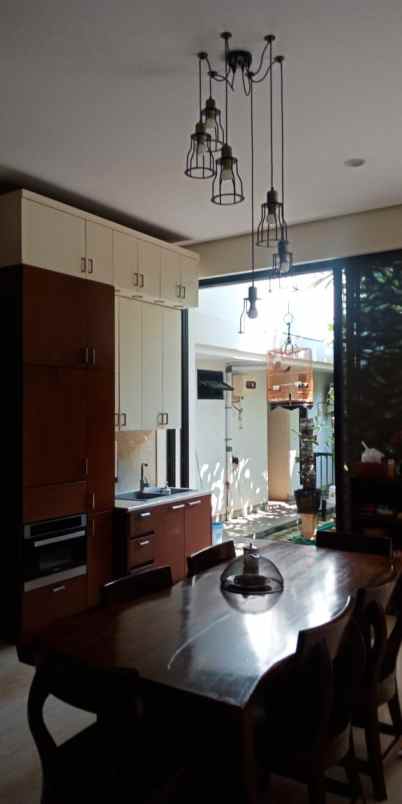 dijual rumah graha natura