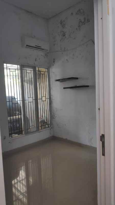 dijual rumah green semanggi mangrove