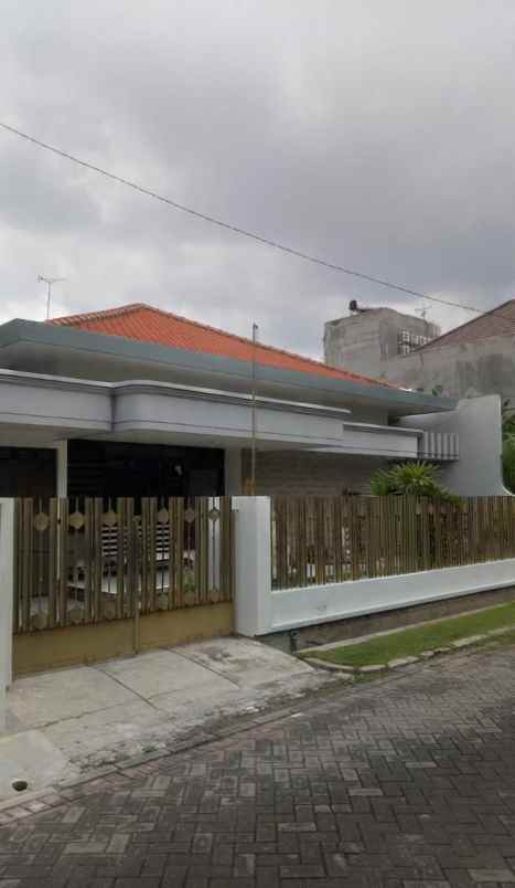 dijual rumah hadap utara lokasi di manyar