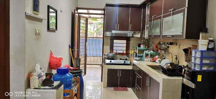 dijual rumah holis