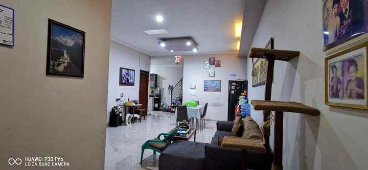 dijual rumah holis