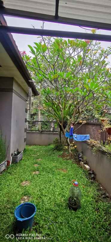 dijual rumah holis