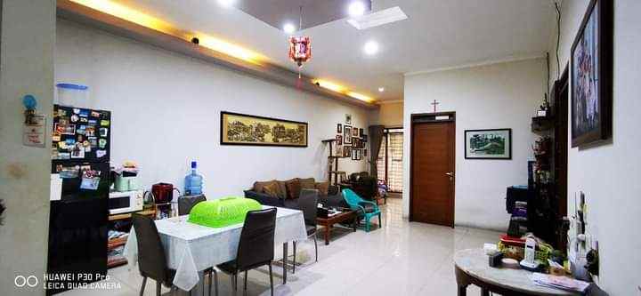 dijual rumah holis
