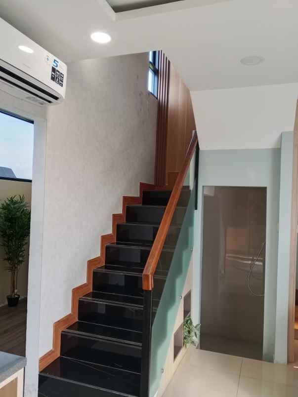 dijual rumah jalan boulavard cikarang