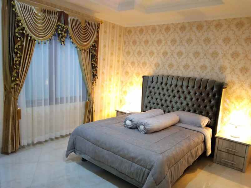 dijual rumah jalan budi luhur