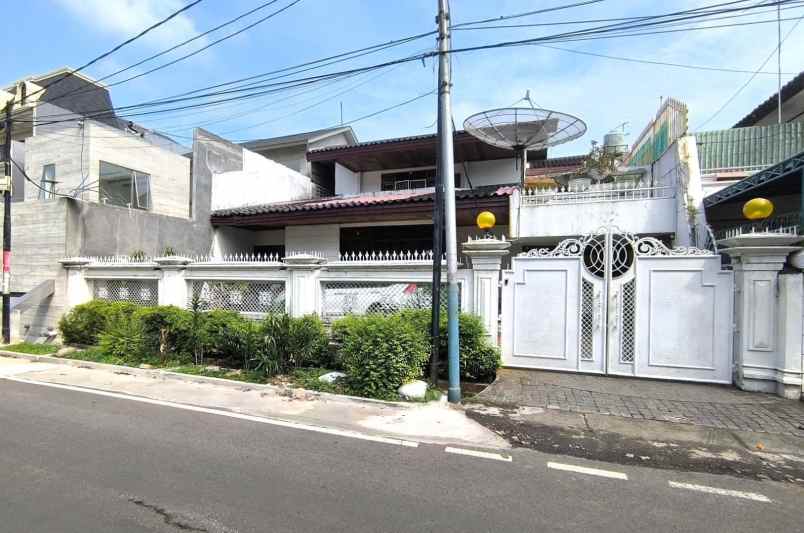 dijual rumah jalan cempaka putih tengah