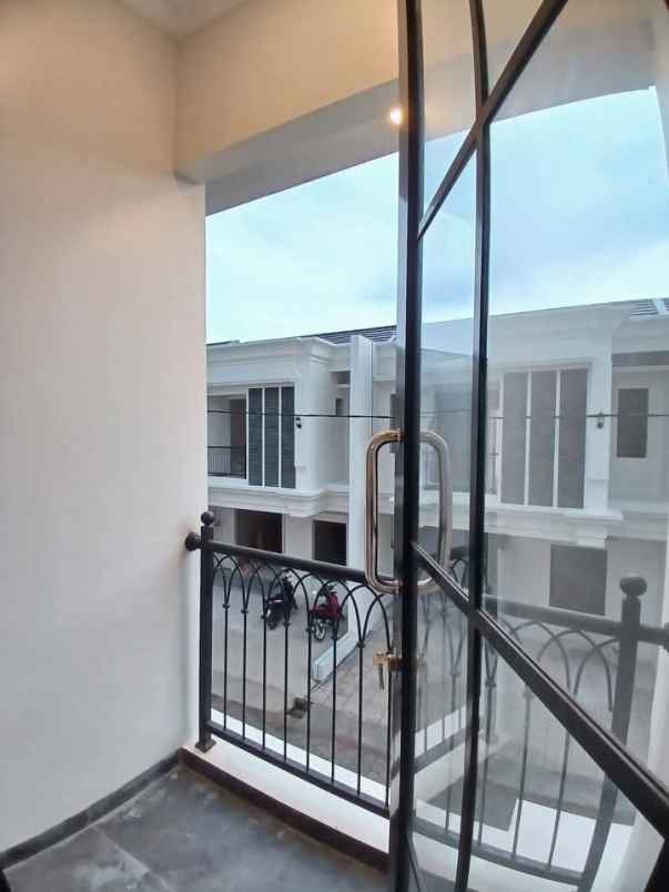 dijual rumah jalan kemang raden saleh depok