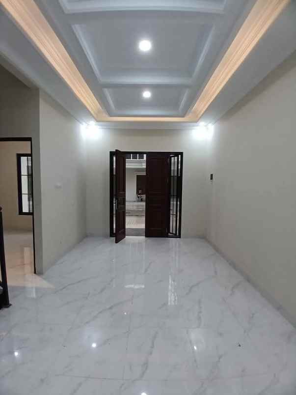 dijual rumah jalan kemang raden saleh depok