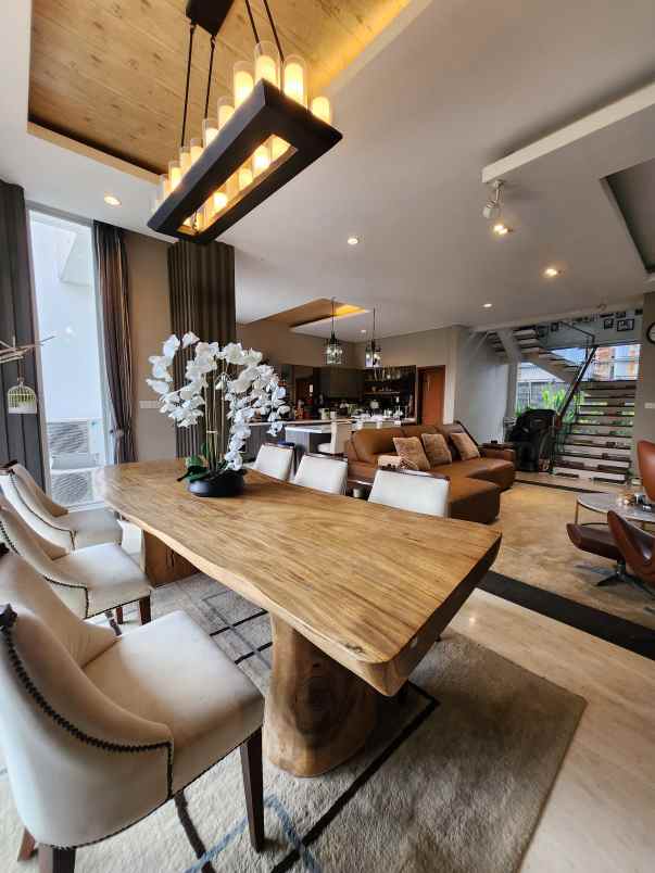 dijual rumah jalan kemang raya jakarta