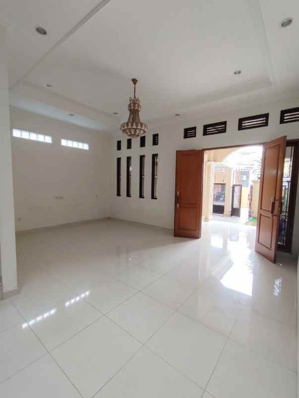 dijual rumah jalan kesadaran no 26