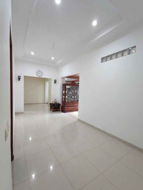 dijual rumah jalan kesadaran no 26