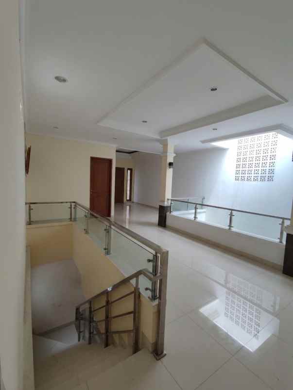 dijual rumah jalan kesadaran no 26