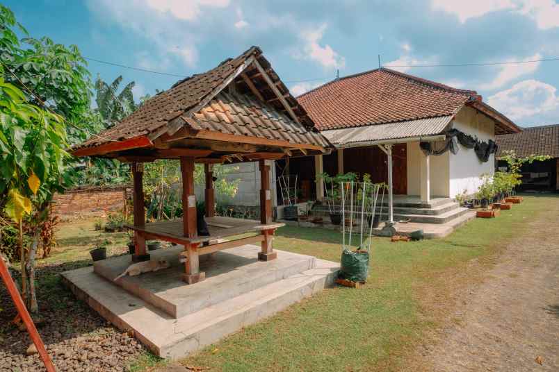 dijual rumah jalan matahari no 9