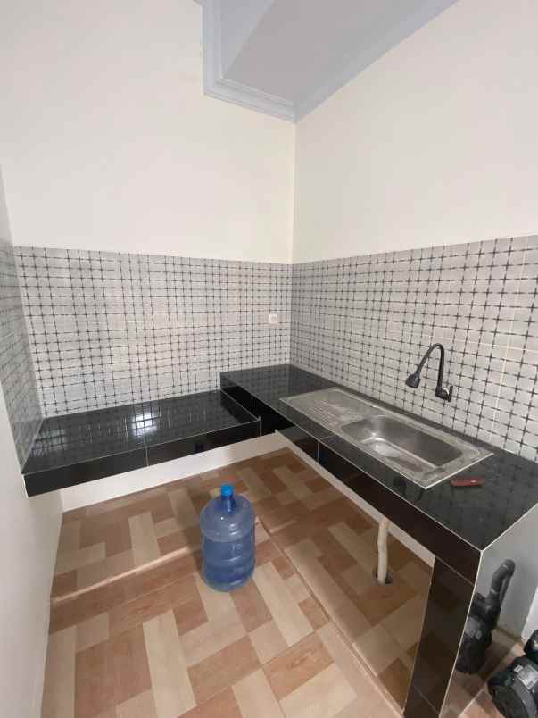 dijual rumah jalan melati stadion utama