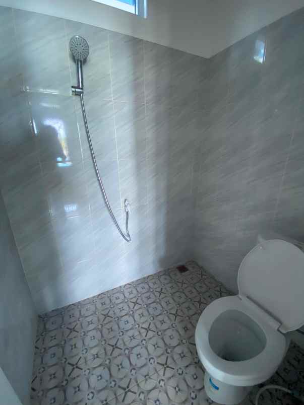 dijual rumah jalan melati stadion utama