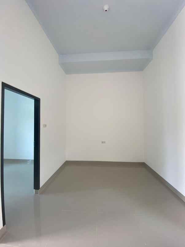 dijual rumah jalan melati stadion utama