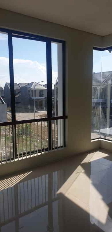 dijual rumah jalan north west hill