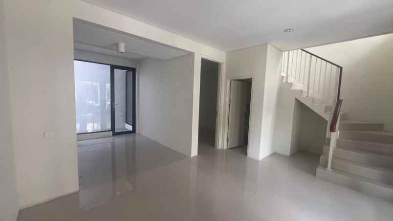 dijual rumah jalan north west hill