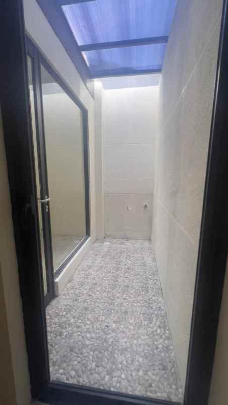 dijual rumah jalan north west hill