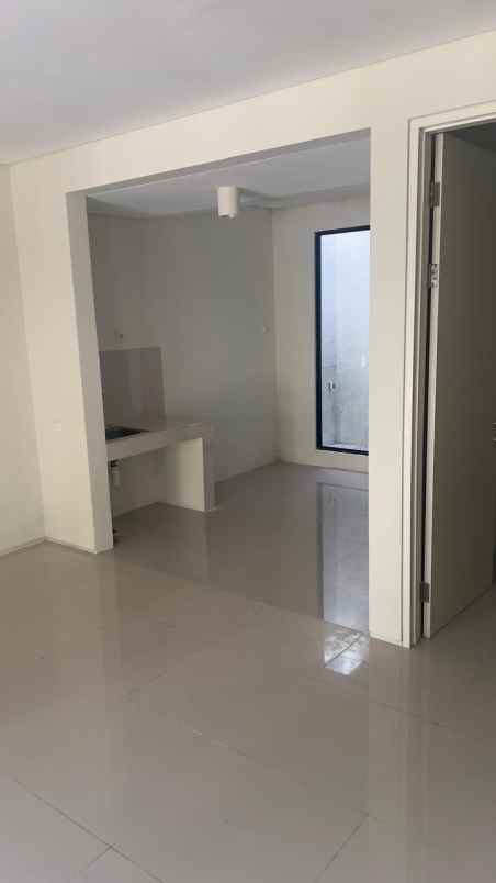 dijual rumah jalan north west hill